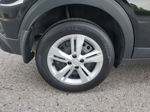 Certified 2025 Nissan Kicks Play S FWD image 5