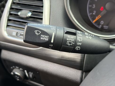 Used 2019 Jeep Grand Cherokee Laredo w/ Security & Convenience Group AWD/4WD image 29