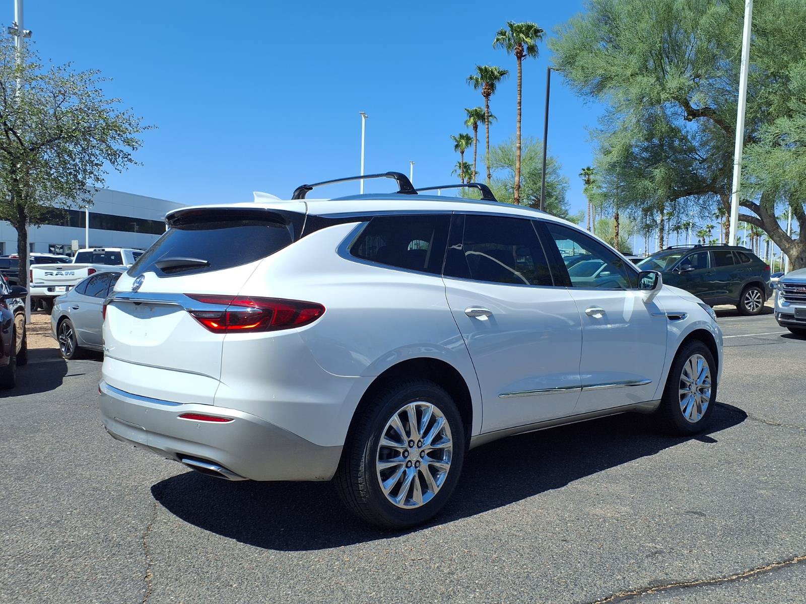 Used 2021 Buick Enclave Essence w/ Sound and Sites Package AWD/4WD image 5