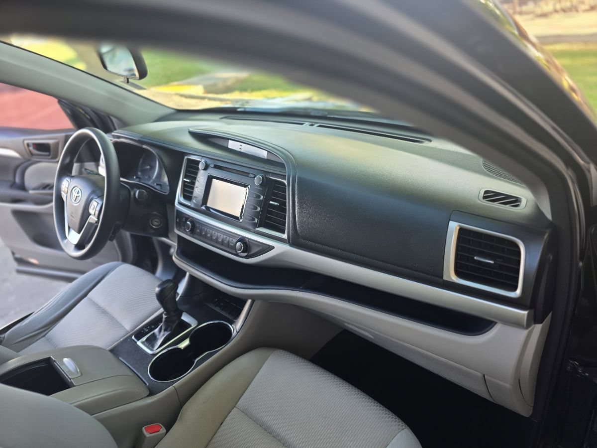 Used 2016 Toyota Highlander LE FWD image 39