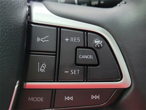 Used 2022 Toyota Highlander XLE image 27