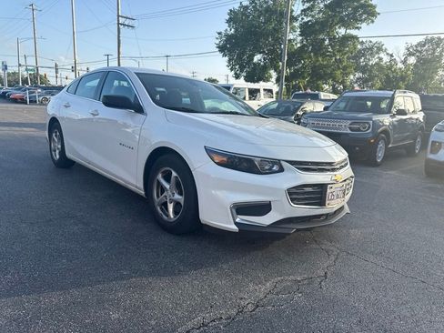 Used 2017 Chevrolet Malibu LS FWD image 3