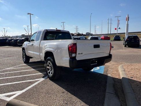 Used 2021 Toyota Tacoma SR image 3