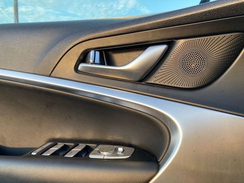 Used 2025 Genesis G70 2.5T RWD image 10