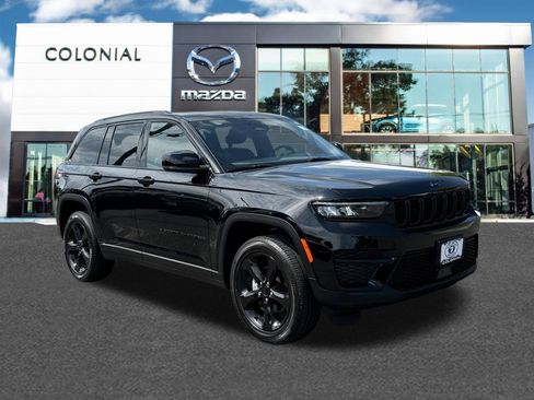 Used 2023 Jeep Grand Cherokee Altitude AWD/4WD image 1