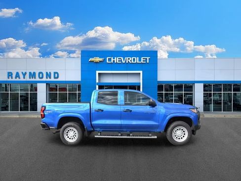 Used 2023 Chevrolet Colorado W/T w/ WT Convenience Package II AWD/4WD image 2