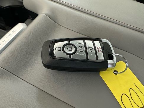Certified 2025 Ford Expedition Active AWD/4WD image 35