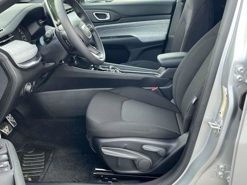 New 2025 Jeep Compass Sport image 10