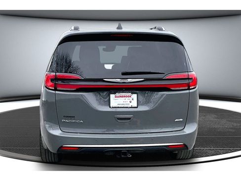 Used 2022 Chrysler Pacifica Pinnacle image 5