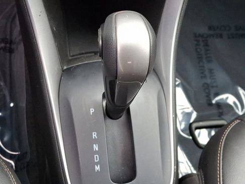 Used 2022 Chevrolet Trax LT w/ LT Convenience Package image 14