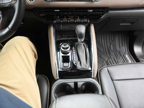 Used 2023 GMC Canyon Denali image 13