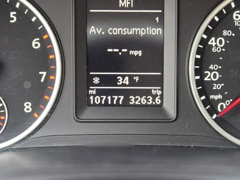 Used 2016 Volkswagen Tiguan S image 10