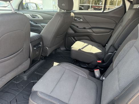 Used 2019 Chevrolet Traverse LT FWD image 12
