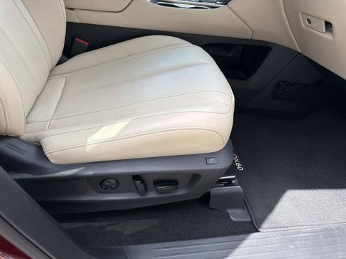 Used 2024 INFINITI QX60 Sensory w/ Vision Package AWD/4WD image 12