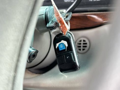 Used 1998 Oldsmobile 88 FWD image 36