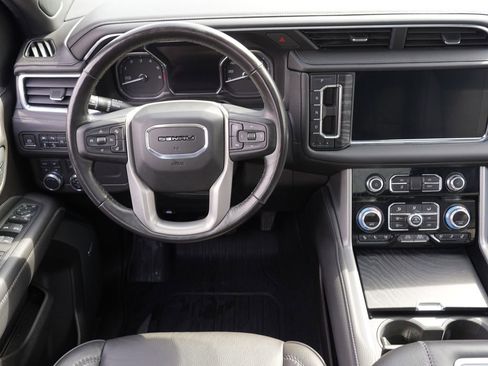 Used 2021 GMC Yukon XL Denali w/ Denali Premium Package image 22
