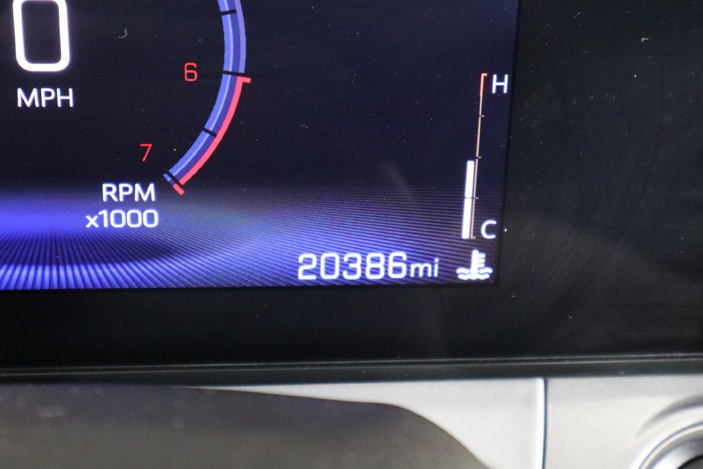 Used 2025 Chevrolet Trax LT w/ Sunroof Package FWD image 36