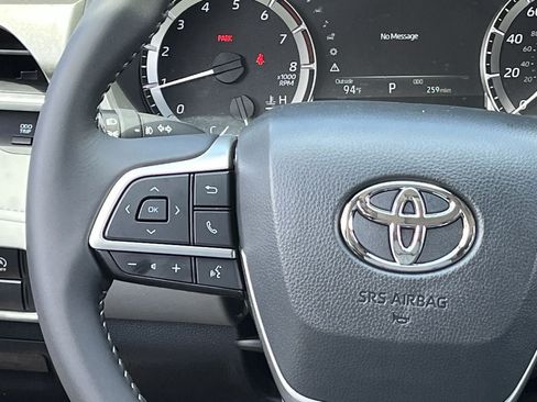 New 2026 Toyota Highlander XLE AWD/4WD image 12