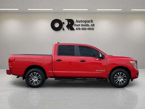 Used 2024 Nissan Titan SV w/ SV Convenience Package AWD/4WD image 6