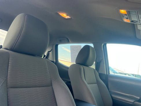 Used 2018 Toyota Tacoma SR5 AWD/4WD image 16