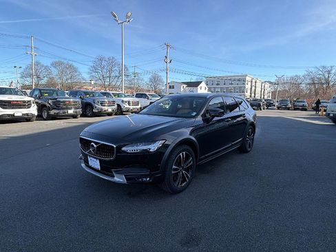Used 2018 Volvo V90 T5 Cross Country w/ Convenience Package image 3