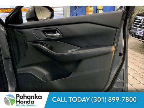 Used 2025 Nissan Rogue SV image 26