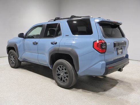 Used 2025 Toyota 4Runner SR5 AWD/4WD image 17