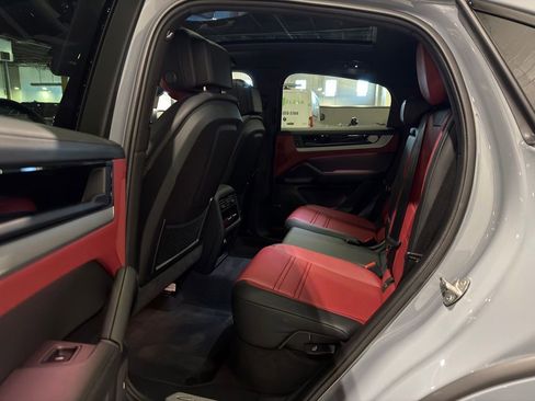 Used 2026 Porsche Cayenne S image 7