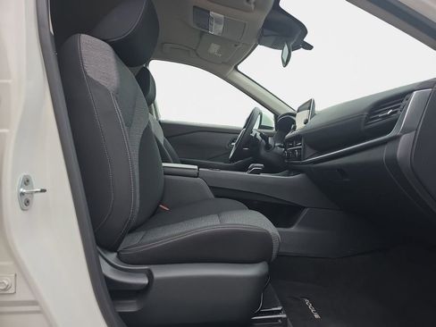 Used 2023 Nissan Rogue SV image 18