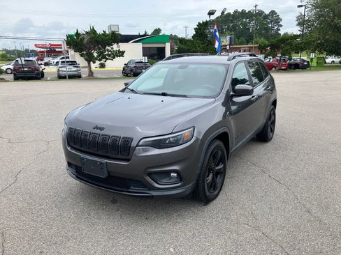 Used 2020 Jeep Cherokee Latitude Plus AWD/4WD image 2