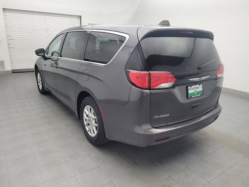 Used 2023 Chrysler Voyager LX FWD image 5