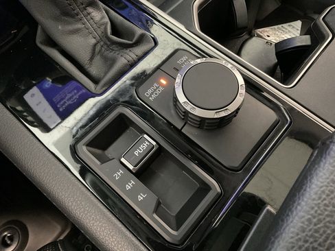 Used 2022 Toyota Tundra Limited image 18