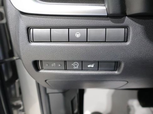 Used 2024 Nissan Rogue SV FWD image 32