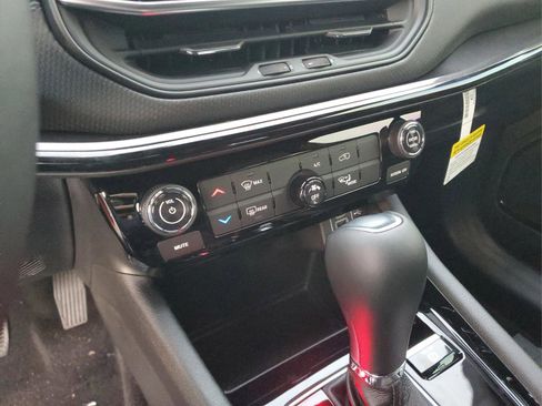 New 2026 Jeep Compass Latitude AWD/4WD image 19