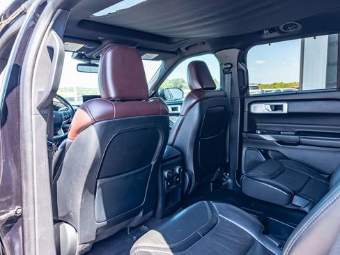 Used 2020 Ford Explorer Platinum w/ Premium Technology Package AWD/4WD image 10