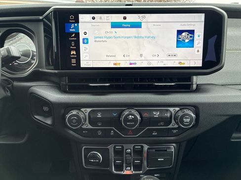 New 2026 Jeep Gladiator Sport AWD/4WD image 19