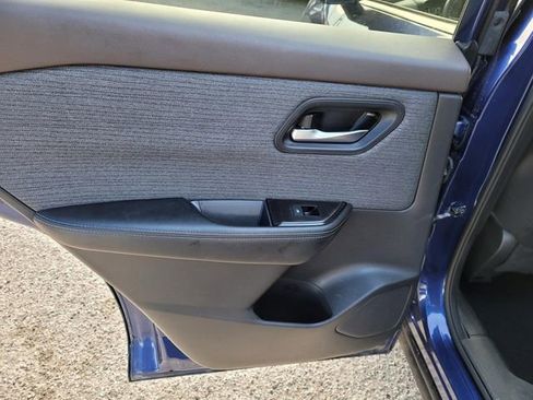 Used 2023 Nissan Rogue SV image 16