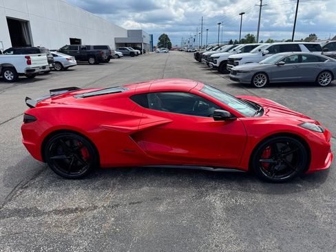 Used 2025 Chevrolet Corvette E-Ray w/ Stealth Interior Trim Package AWD/4WD image 8