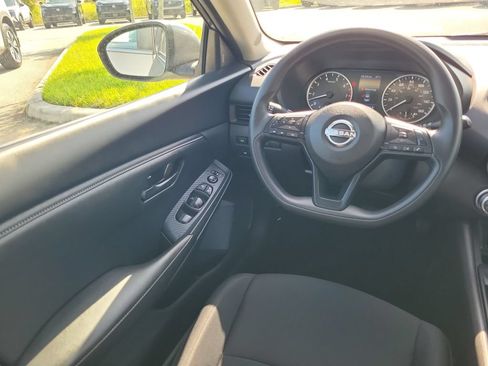 Used 2025 Nissan Sentra S FWD image 15