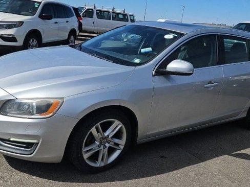 Used 2015 Volvo V60 T5 Premier image 1