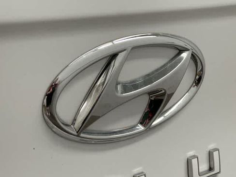 Used 2023 Hyundai Venue SE FWD image 16