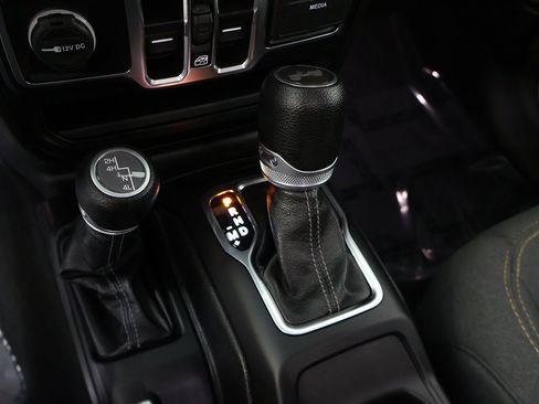 Used 2024 Jeep Wrangler Sahara image 44