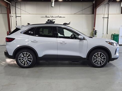 New 2025 Ford Escape SE w/ Class II Trailer Tow Package FWD image 6