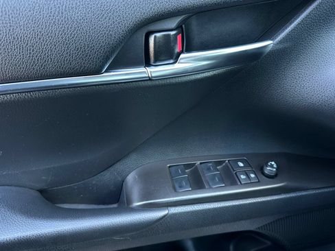Used 2024 Toyota Camry SE FWD image 11