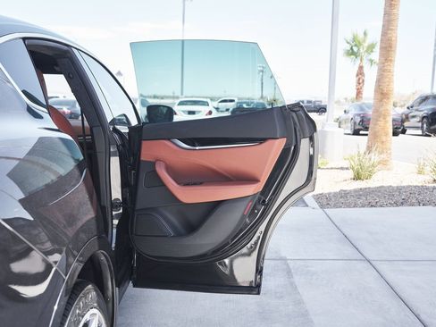 Used 2022 Maserati Levante Modena image 13