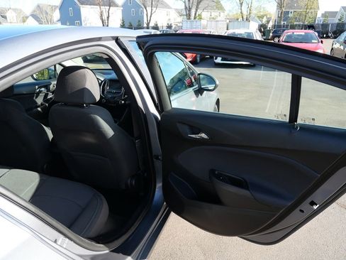 Used 2018 Chevrolet Cruze LT w/ Convenience Package FWD image 30