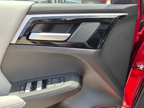 New 2025 Mitsubishi Outlander SE image 33