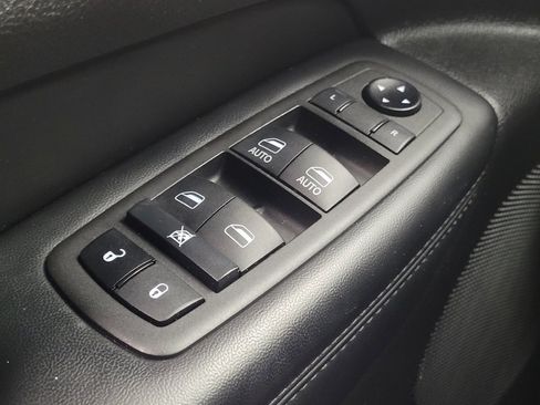 Used 2021 Jeep Grand Cherokee Laredo X AWD/4WD image 27