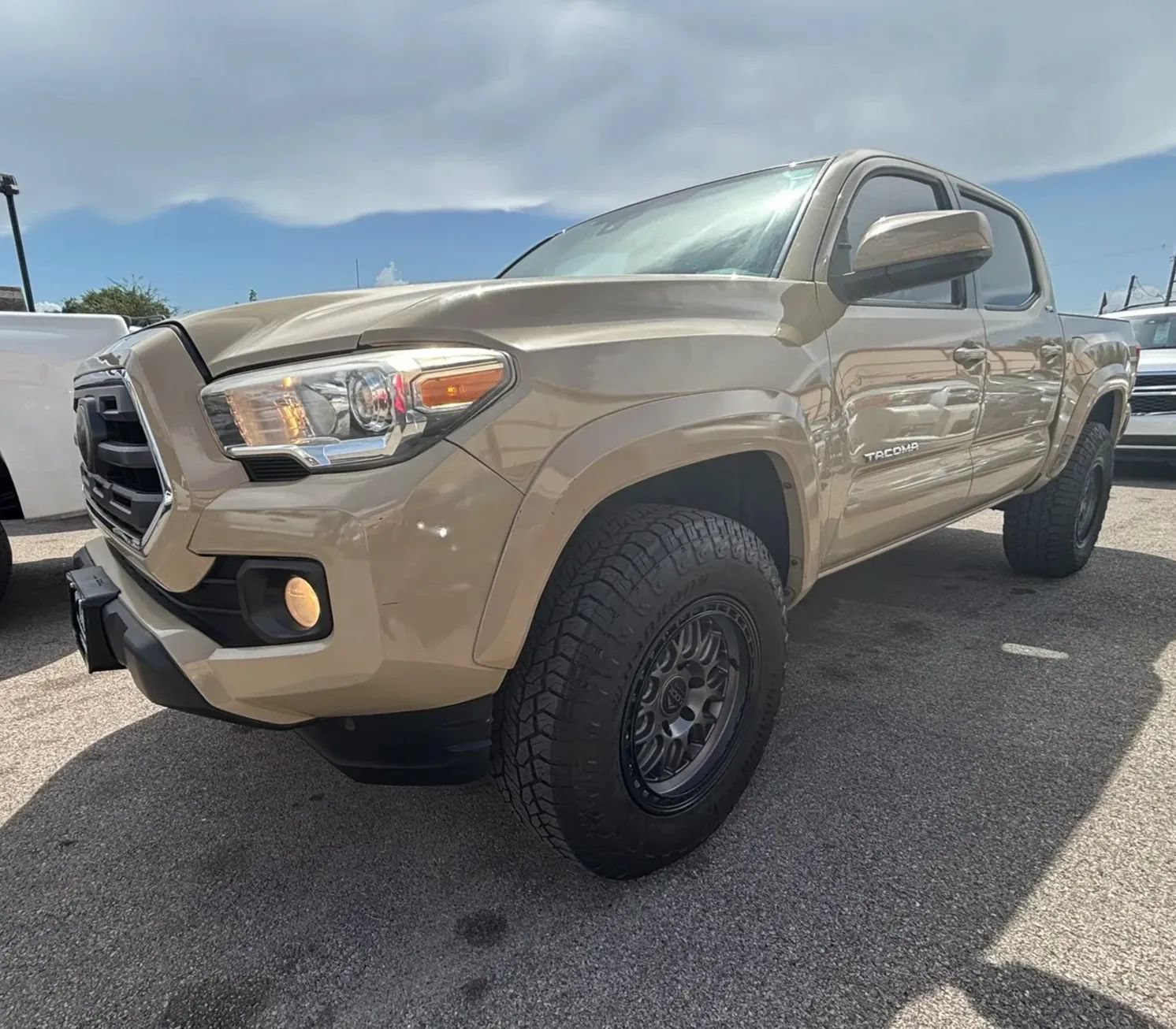 Used 2018 Toyota Tacoma SR5 RWD image 3