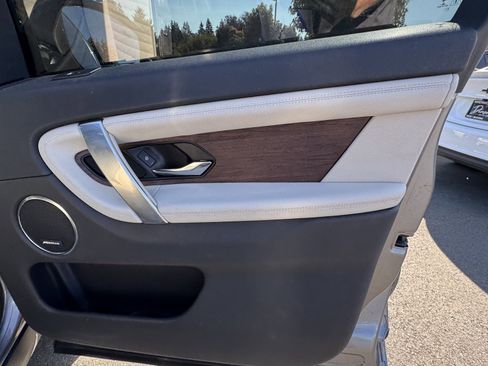 Used 2023 Land Rover Discovery Sport SE R-Dynamic image 10